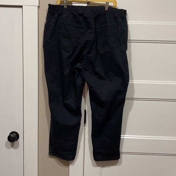 Denim & Co black jeans zipper with stretch back. Excellent Condition petite 2x. - Picture 2 of 7